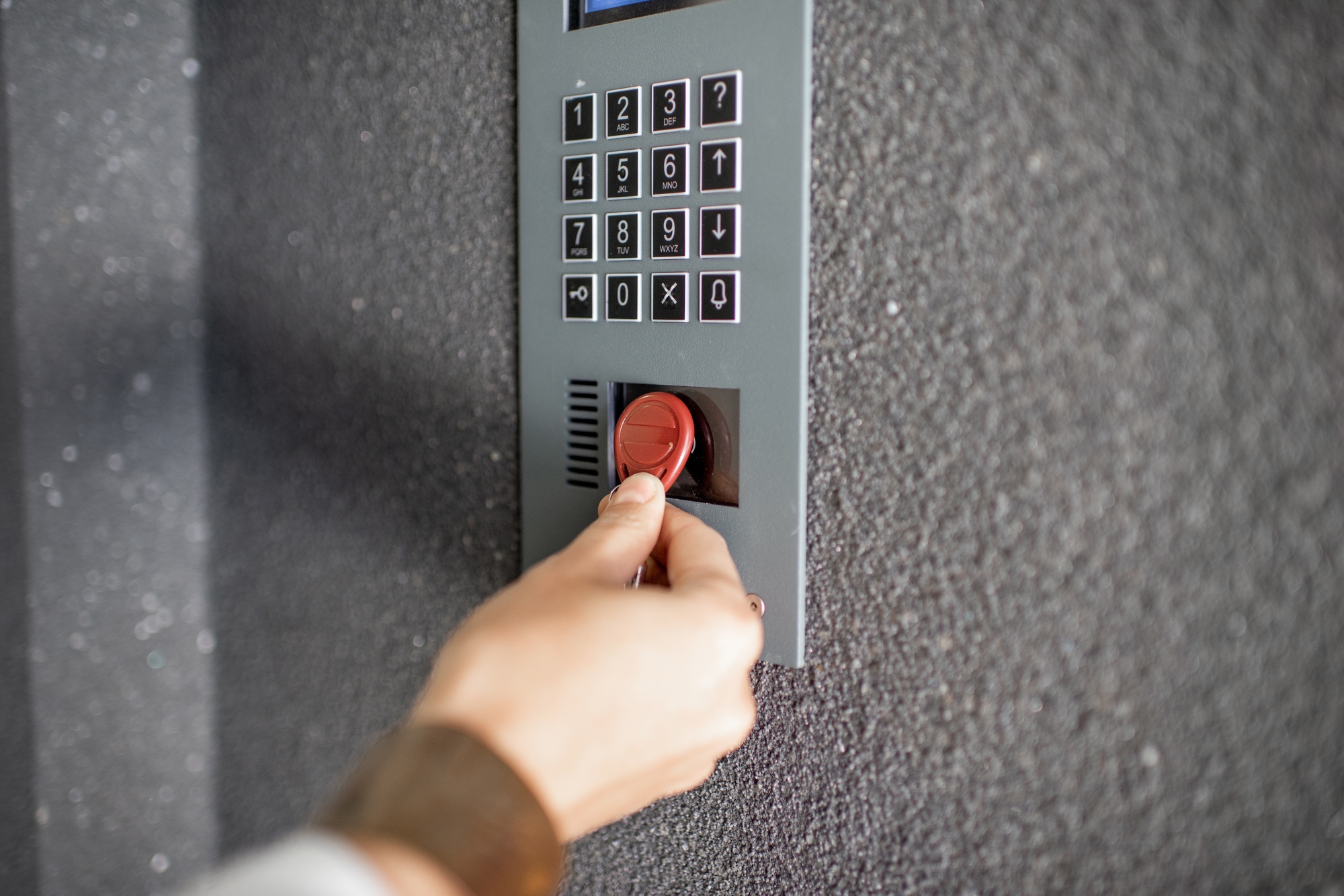 Optimiser la sécurité interne : les avantages concrets des armoires de gestion des clefs électroniques
